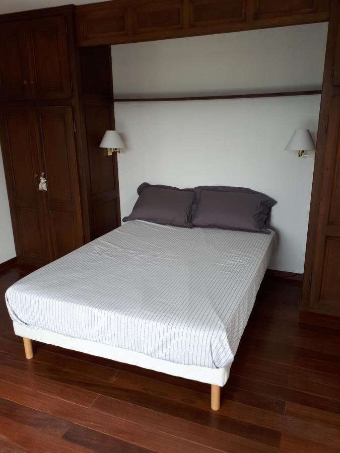 L'Oustaou De L'Estama Bed & Breakfast Rocbaron Bagian luar foto